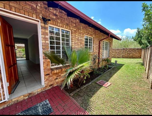 3 BEDROOM TOWNHOUSE FOR SALE IN EQUESTRIA
